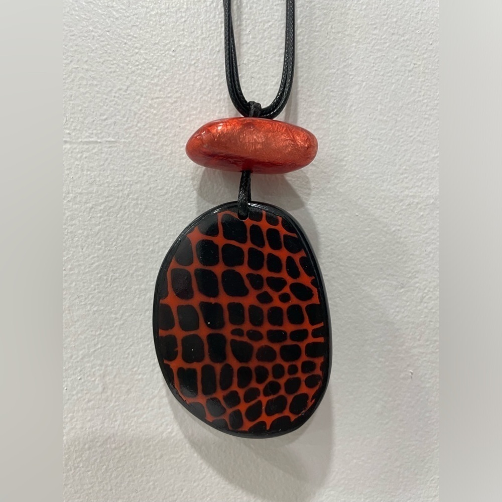 Decouture Handcrafted Fair Trade Black and Red Resin Necklace - Picture 3 of 7
